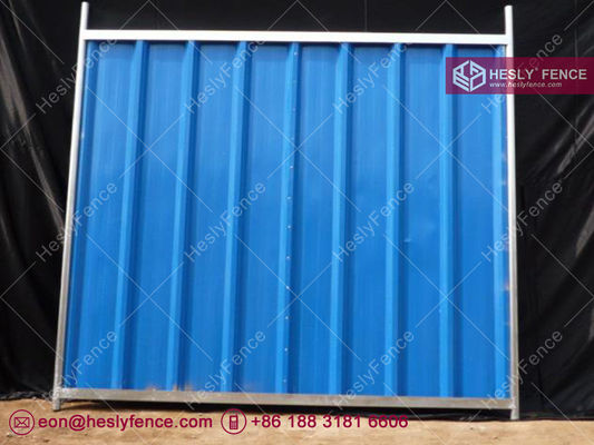 中国 2.1×2.4m 仮設のゴロゴロシートフェンシング 赤色 2.0×2.5m 仮設の建設用フェンシング サプライヤー