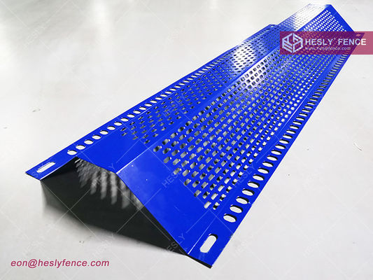 中国 波紋鋼の防風フェンスの 穴を開けたシート 30%の開口比 石炭工場の防塵 サプライヤー