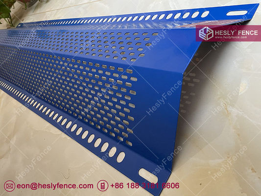 中国 シングルピーク防風パネル | 開口率30% | スロット穴 | ブルーRAL5005 | 防塵バリア - HeslyFence サプライヤー