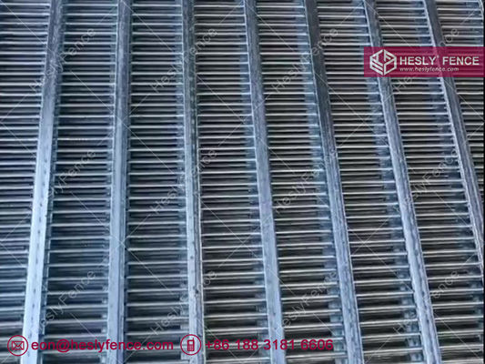 アンチクライムメッシュフェンス | 8ゲージワイヤー | 縦型補強フラットバー | ホットディップ亜鉛メッキ - Hesly Fence - 中国 サプライヤー