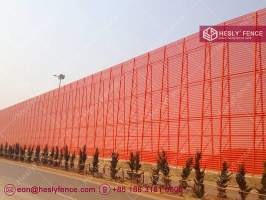 石炭貯蔵用防風・防塵フェンス | 高さ6m | 赤色 | パンチング鋼板 - HeslyFence China サプライヤー