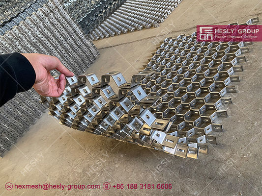 3/4インチ深さ, 16g の厚さ, 1-7/8インチの六角形穴, 410S ステンレス鋼 ヘックスメタル - HESLY 中国工場販売 サプライヤー