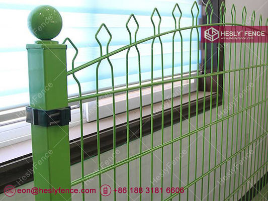 868 デコラティブダブルワイヤーフェンス | 高さ1530mm | 幅2m | SHS60X1.5mmポスト | グリーンRAL6005 | HeslyFence-中国 サプライヤー