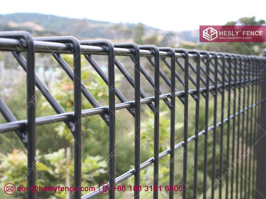 BRC溶接金網フェンス | ロールトップ＆ロールボトム | 50X150mm目合い | ワイヤー太さ5.0mm | HeslyFence, 中国 サプライヤー