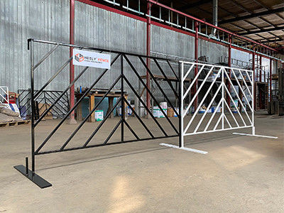 トラフィック ホワイトトライアスロン 携帯スポーツイベント バリケードフェンス 販売,高さ1.1m,幅2.2m,レッドクラウドバリア サプライヤー