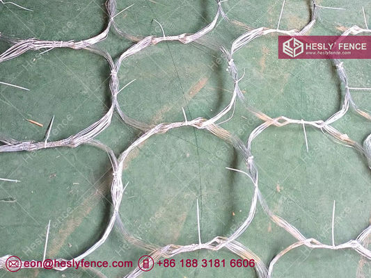 突起の脚のワイヤ 目立たない障害 0.8mmのワイヤ直径 10×10×1.4m 中国 ヘスリーフェンス工場の販売 サプライヤー