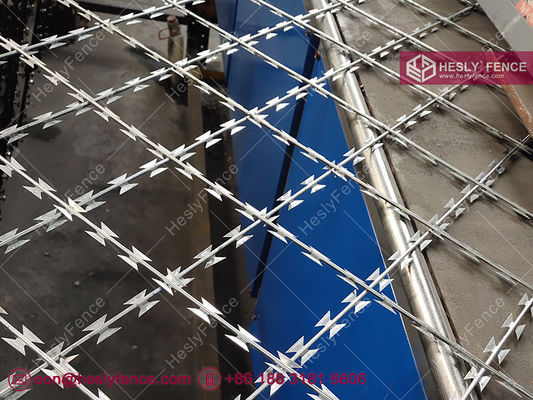 150X300mm ひし形穴溶接式レイザーメッシュフェンシング、高さ2.1m、BTO-30レイザーブレード6m、中国レイザーワイヤーフェンシング工場 サプライヤー