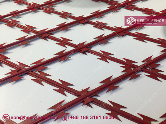 150X300mm ひし形穴溶接式レイザーメッシュフェンシング、高さ2.1m、BTO-30レイザーブレード6m、中国レイザーワイヤーフェンシング工場 サプライヤー