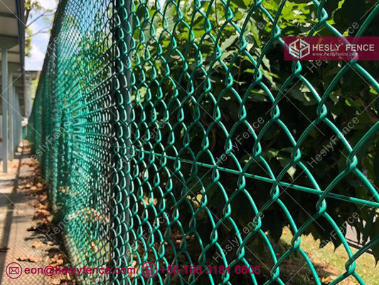 ダークグリーンPVCコーティングチェーンリンクメッシュフェンス | ワイヤー径4.75mm | 菱形目合い50mm | Hesly Fence - 中国 サプライヤー